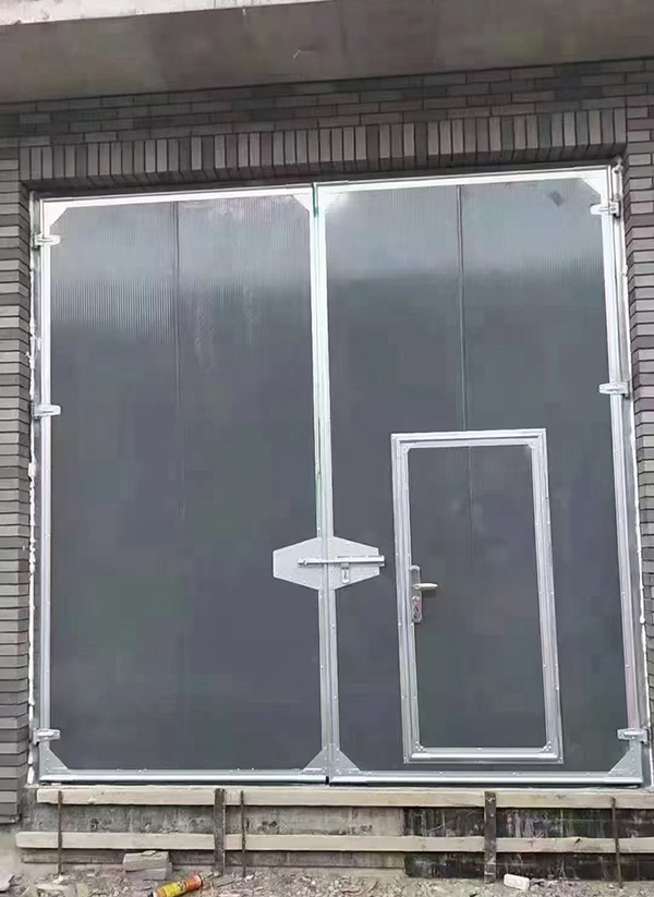 临夏市工业平开门在大型设备制造车间的应用实例